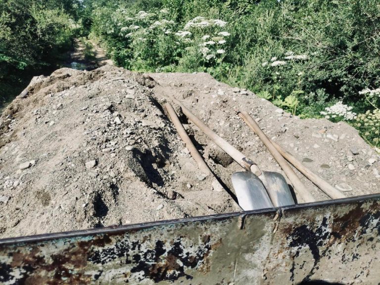 На Надвірнянщині за день виявили незаконний видобуток піску і гравію (ФОТО)