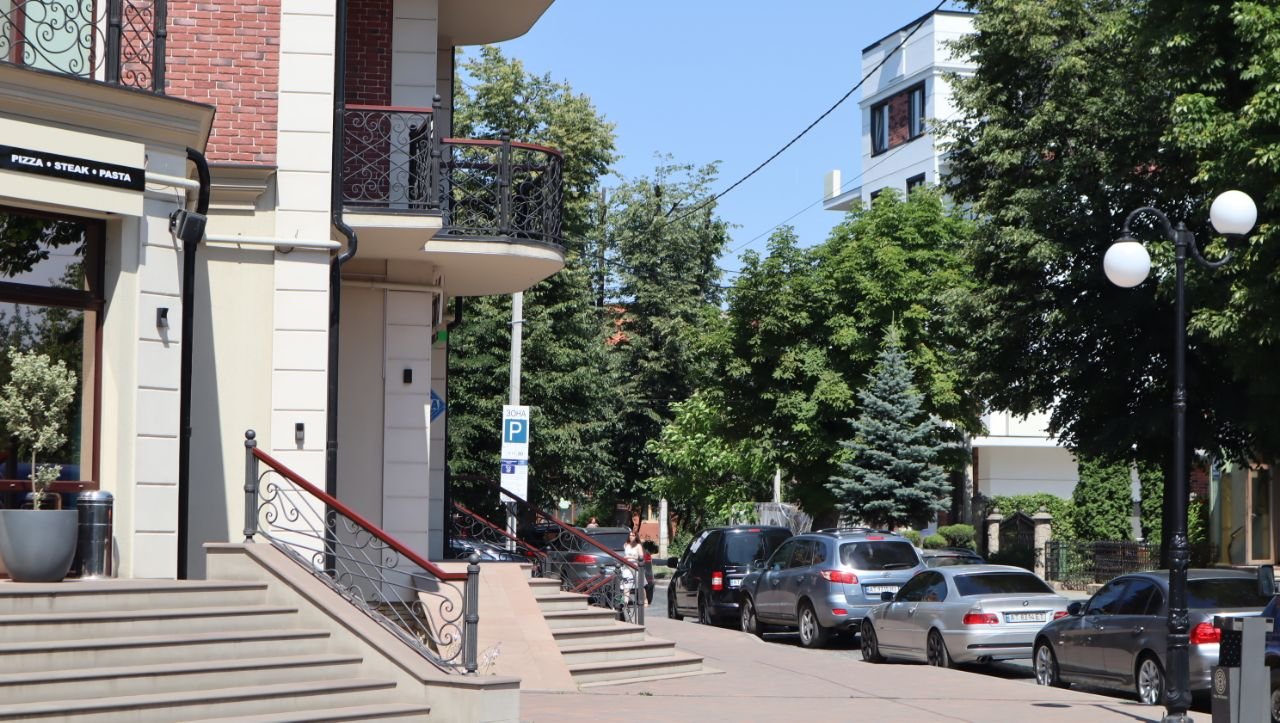 У Коломиї облаштували нові платні паркувальні місця (ФОТО)