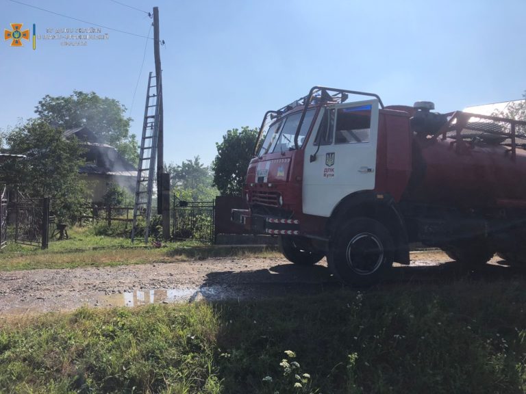 Вранці на Косівщині горів дерев’яний житловий будинок (ФОТОФАКТ)