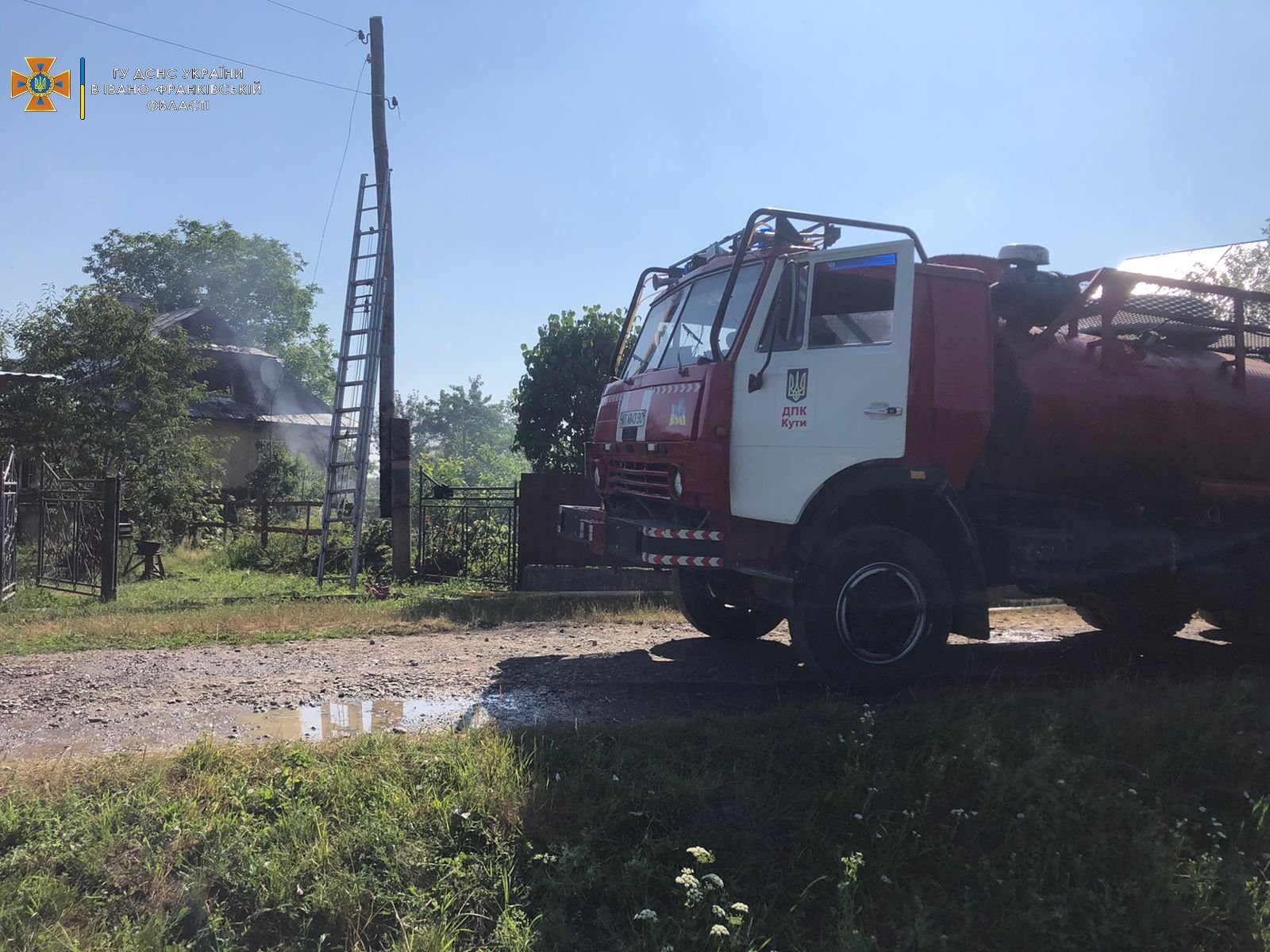 Вранці на Косівщині горів дерев’яний житловий будинок (ФОТОФАКТ)