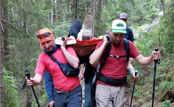 Травмовану в горах туристку врятували надзвичайники на Прикарпатті (ФОТО)