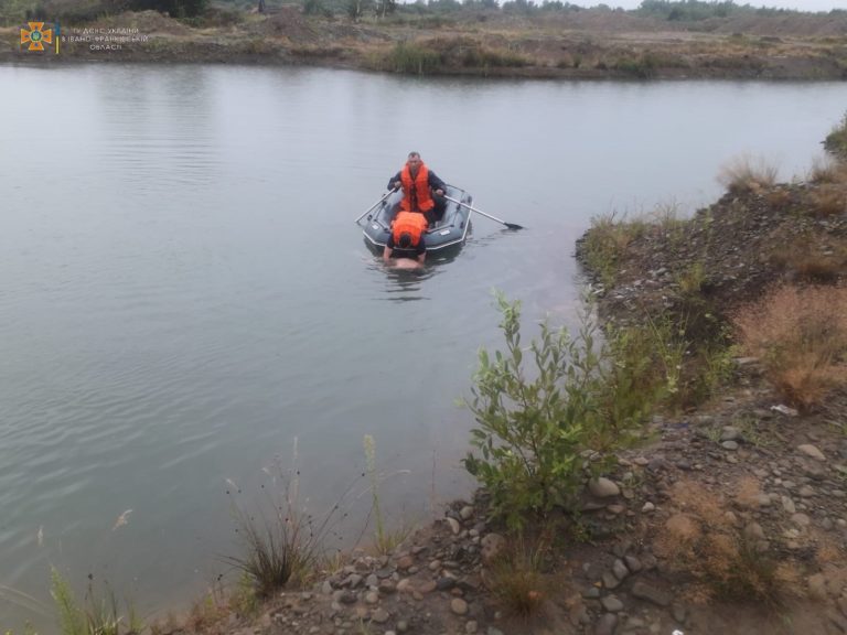 У поліції розповіли подробиці загибелі чоловіка і жінки у водоймі під Франківськом
