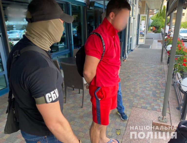 Вимагав неіснуючий борг: у центрі Франківська затримали “рекетира”