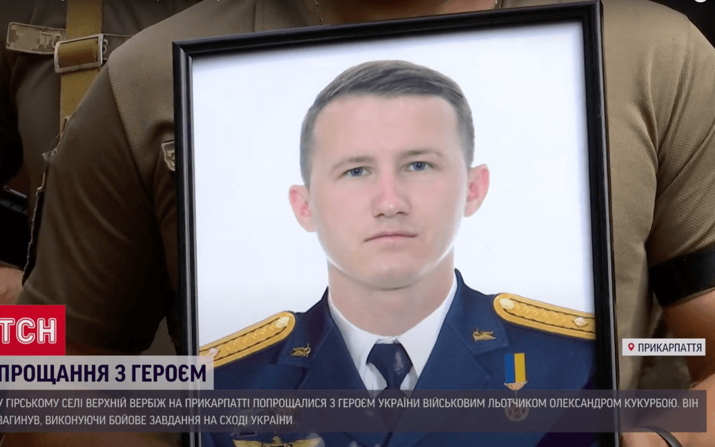 У небо на Франківщині піднялися винищувачі та штурмовики: прощалися з Героєм України (ВІДЕО)