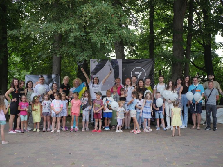 У міському парку зібрали кошти на тренажер для людей з інвалідністю (ФОТО)