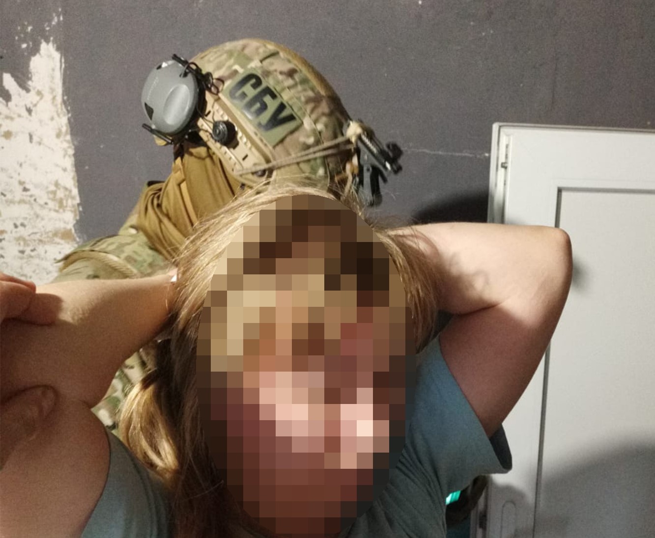 “Зливала” ворогу інформацію про ЗСУ: франківська СБУ спіймала зрадницю (ФОТО, ВІДЕО)