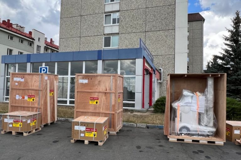 Лікарні у Франківську та Бурштині отримали сучасні рентген-апарати (ФОТО)