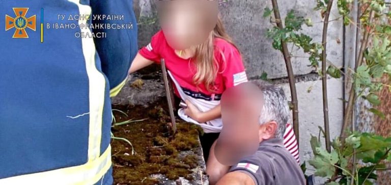 У Надвірній дитина потрапила в пастку у закинутій будівлі: врятувала ДСНС (ФОТО)