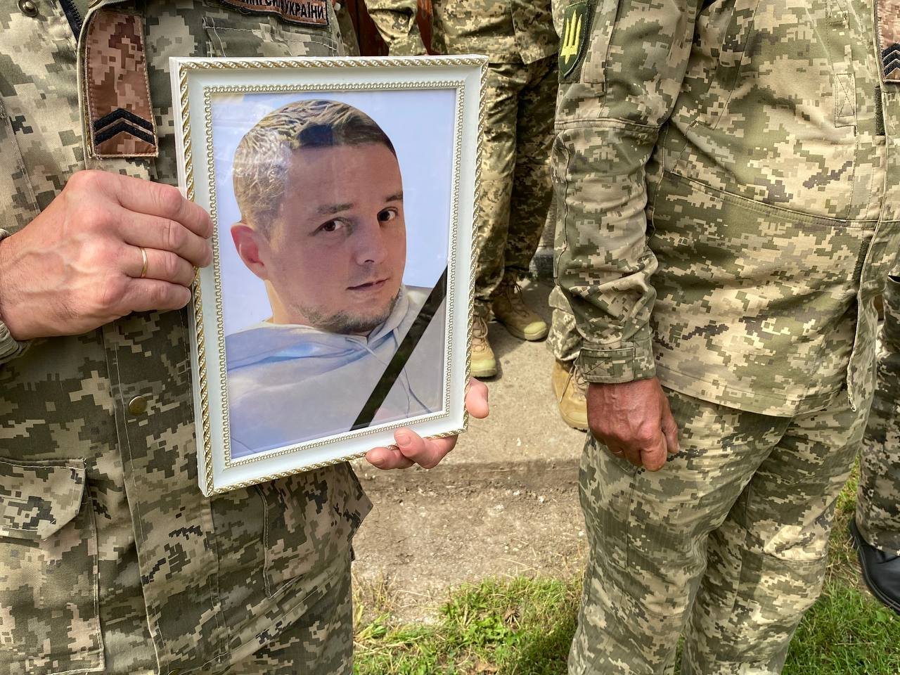 У Городенці попрощалися з загиблим захисником Дмитром Чирвою (ФОТО)