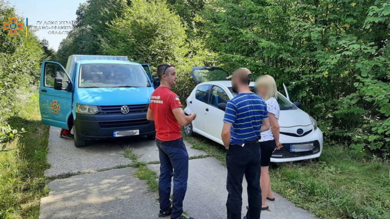 У Чорному лісі заблукали двоє грибників з дитиною