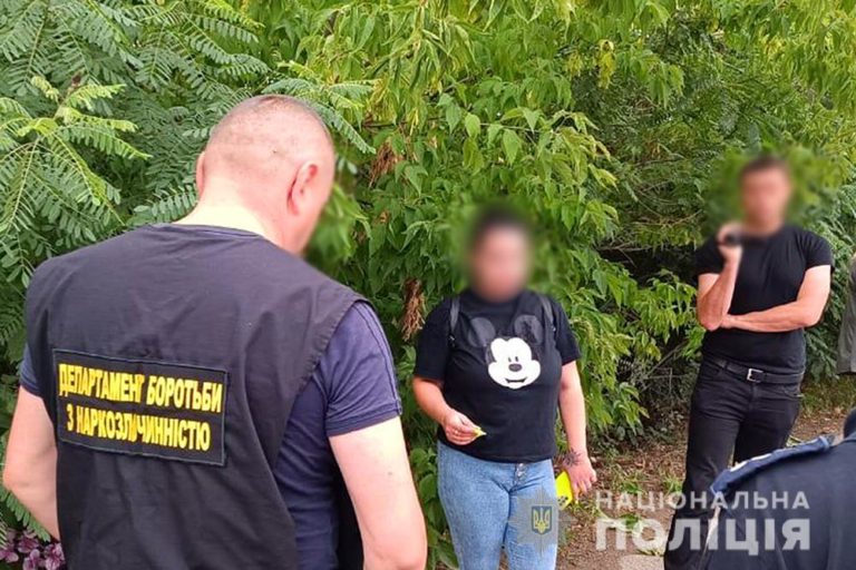 Вилучили наркотиків на три мільйони гривень: 23-річна прикарпатка продавала психотропи (ФОТО, ВІДЕО)