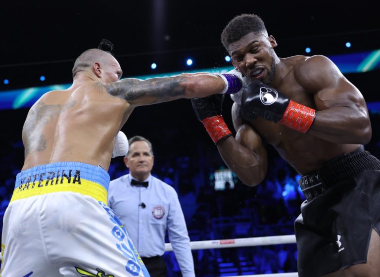 Усик переміг Джошуа у бою-реванші за статус чемпіона світу з боксу