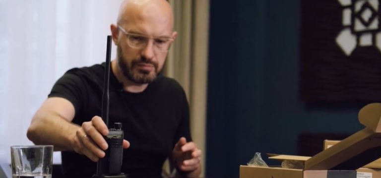 Сама по собі рація не забезпечує зв’язок, – волонтер Віктор Сорока розповів про потреби у ЗСУ (ВІДЕО)