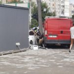 "Ягуар" протаранив МАФ і влетів у бус