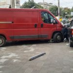 буса відкинуло у припаркований "Опель"