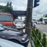 зіткнення "Ягуара", буса та "Опеля"