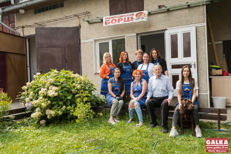 “Станіславський борщ”. Як в Угринові готують сухі супи для захисників (ФОТО)