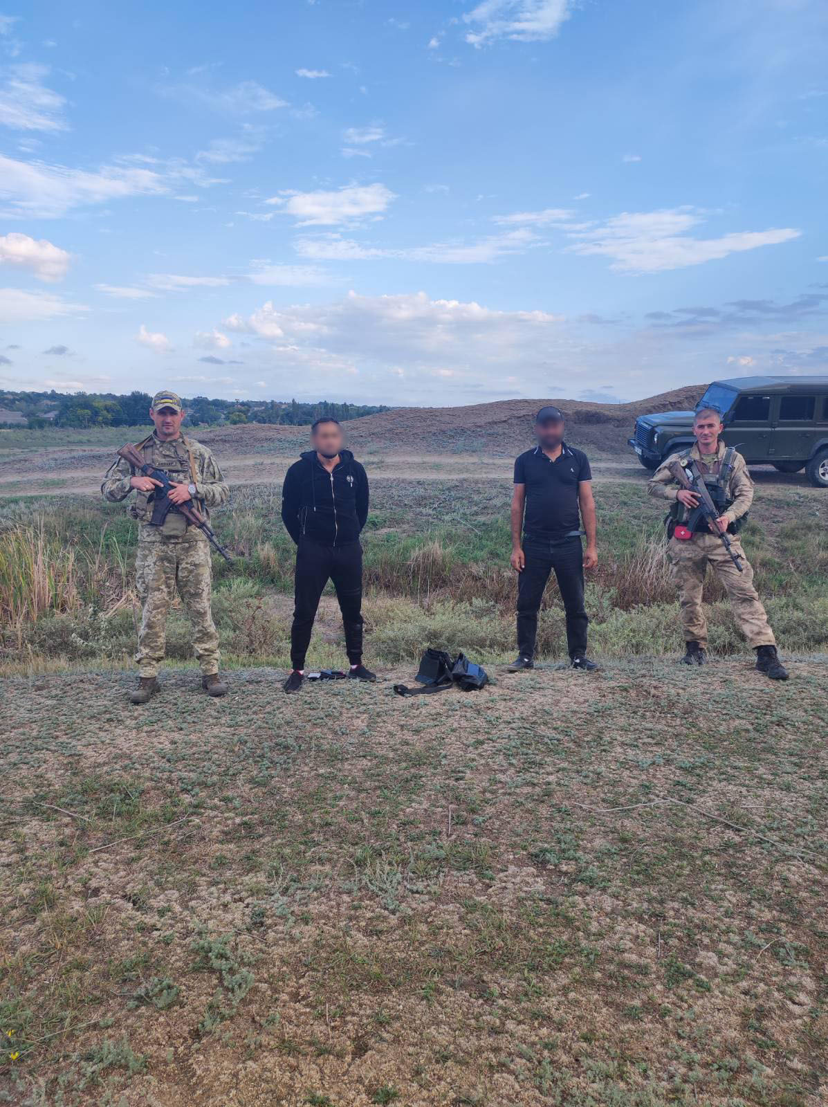 Прикордонники впіймали двох ухилянтів, яких знайшли за запахом парфумів