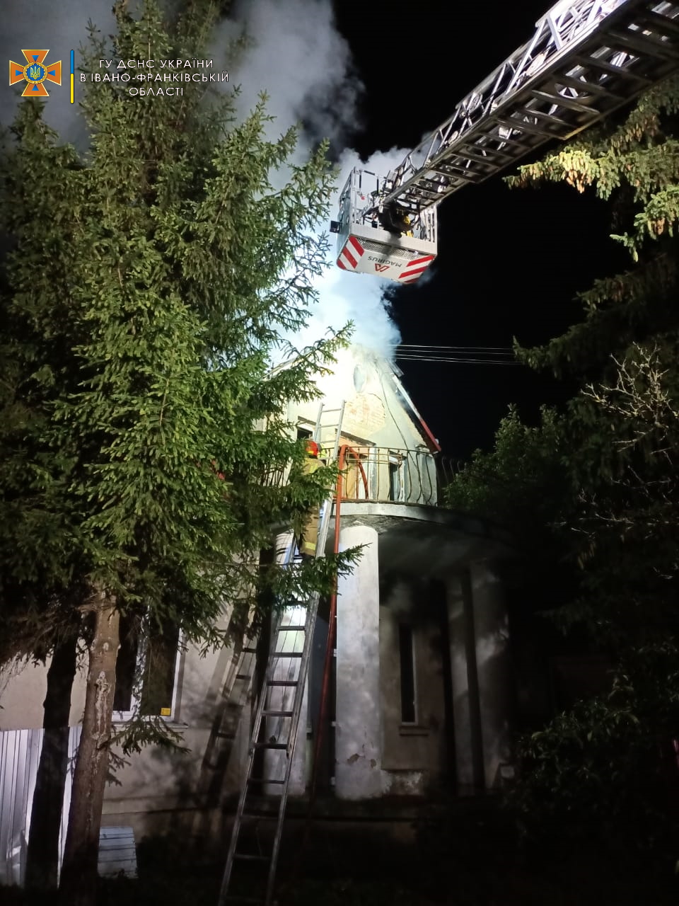 Вночі на Національної Гвардії горів будинок (ФОТО, ВІДЕО)