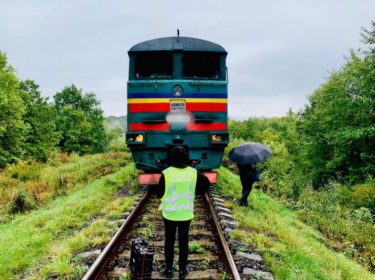 Зранку неподалік Франківська потяг переїхав 85-річну жінку (ФОТО)