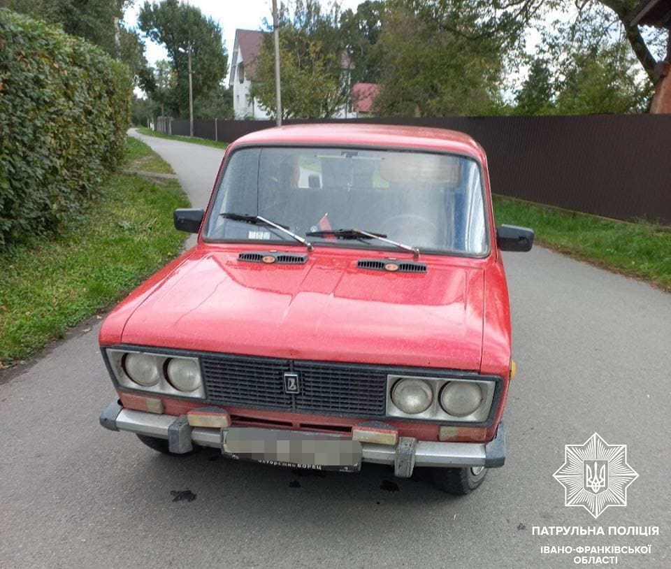 В Угорниках патрульні зупинили 20-річного водія “під кайфом” (ФОТОФАКТ)