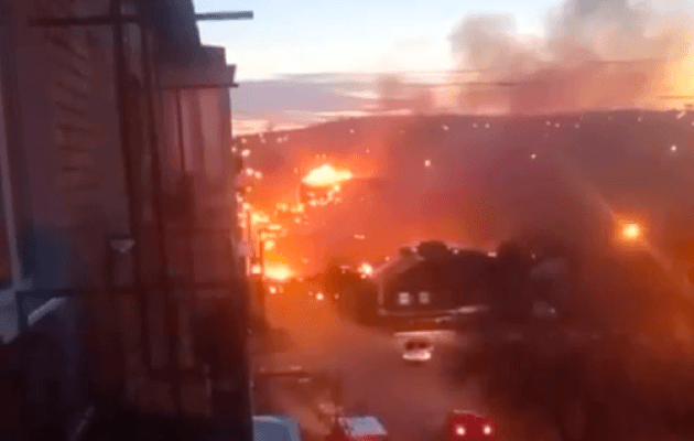 В росії військовий літак знову впав на будинок (ВІДЕО)