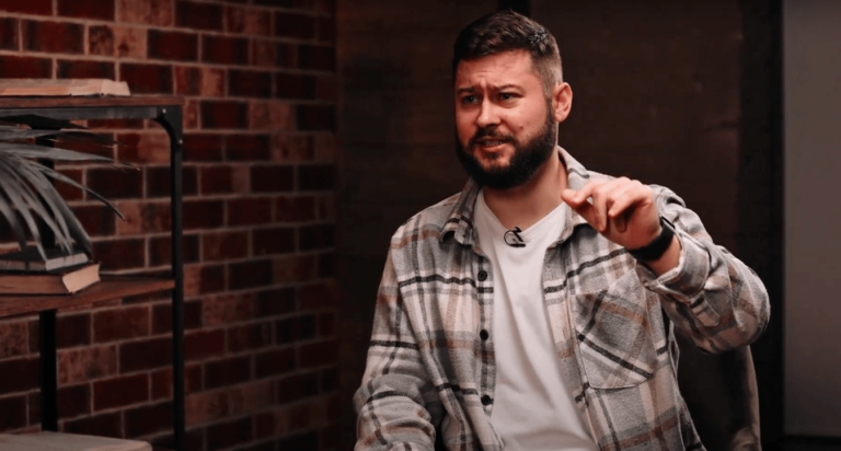 Звідти не здавалося, що є міста куди більш безпечні, – «Клятий Раціоналіст» про рідний Миколаїв (ВІДЕО)