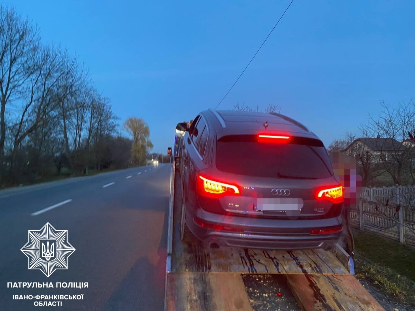 Їхав з дружиною та дитиною: поблизу Франківська патрульні зупинили пʼяного водія