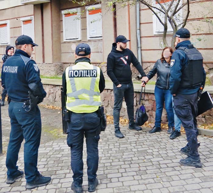 Франківець спіймав кишенькову злодійку, яка вкрала у нього телефон (ФОТО)