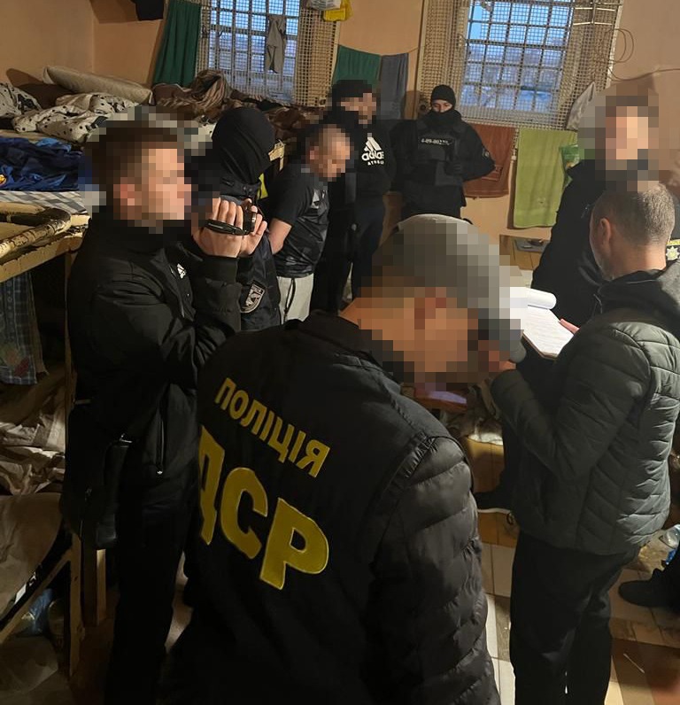 У франківському СІЗО на постачанні наркотиків ув’язненим викрили “кримінального авторитета” (ФОТО)