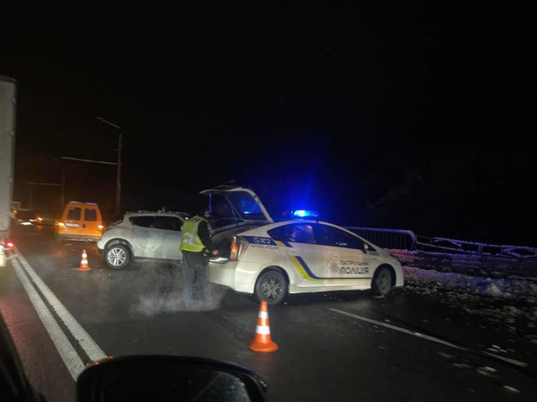 Через ДТП біля Франківська утворився багатокілометровий затор (ФОТО)