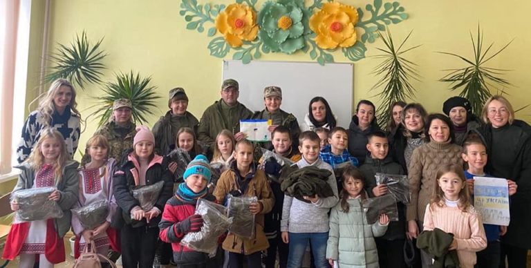500 теплих шапок та балаклав передали юні калушани захисникам на передову (ФОТО)