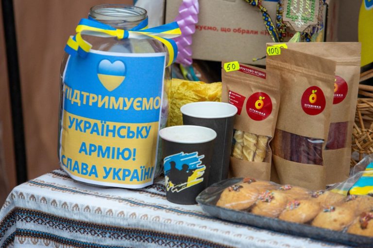 Заклади освіти на БАМі зібрали на ярмарку майже 94 тисячі гривень для ЗСУ (ФОТО)