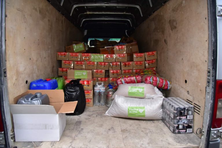 Прикарпатські лісівники відправили на Херсонщину продукти, ліки, генератори та буржуйки (ФОТО)