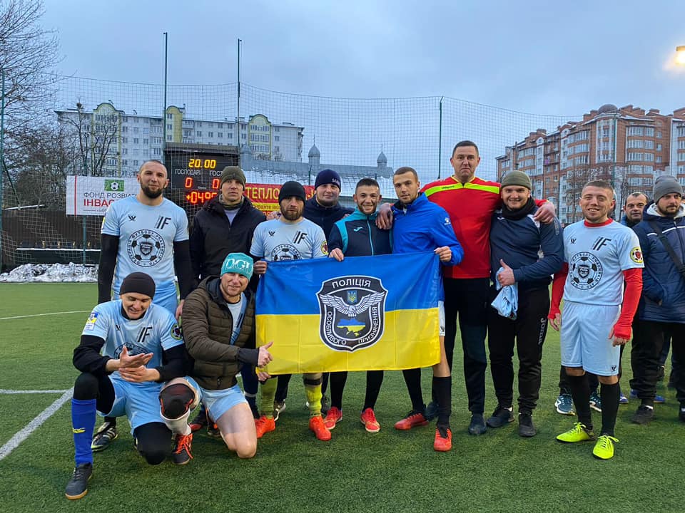 Прикарпатські поліціянти футбольним турніром вшанували памʼять загиблого колеги (ФОТО)
