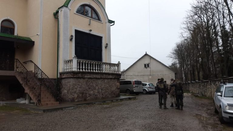 До представників московської церкви на Довженка прийшла СБУ з обшуками (ФОТО)