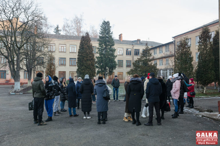 Мерія хотіла забрати частину переповненого 28 ліцею під гуртожиток для ВПО. Батьки відстояли (ФОТО)