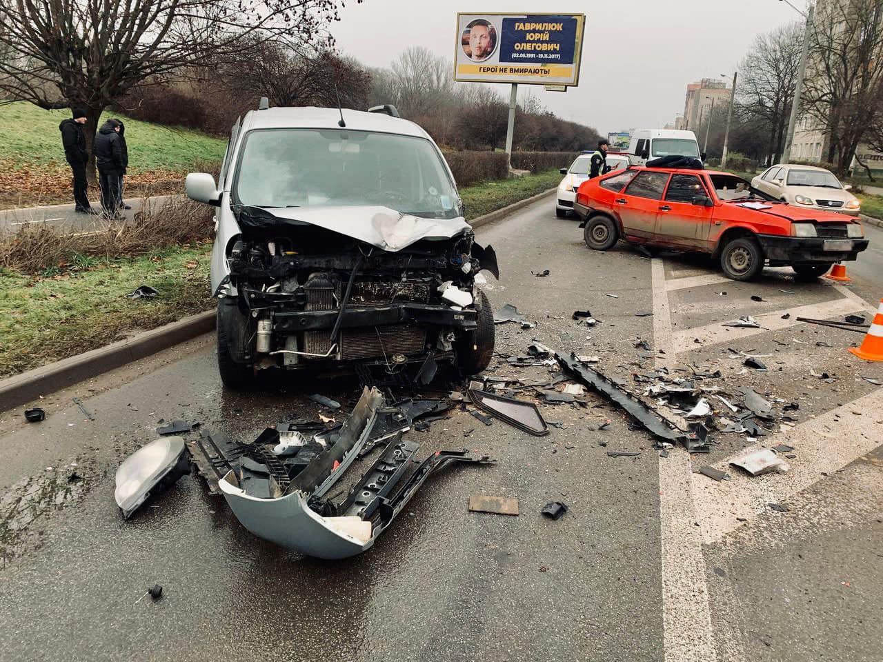 У ДТП на Набережній важко травмувався 17-річний пасажир легковика (ФОТО)