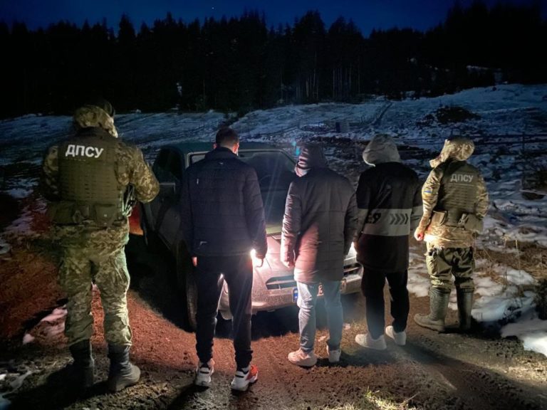У Карпатах спіймали ухилянтів з Прикарпаття. Вони ледь не замерзли