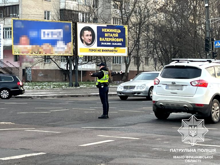 Франківські патрульні нагадали водіям, як зрозуміти регулювальника (ФОТО)