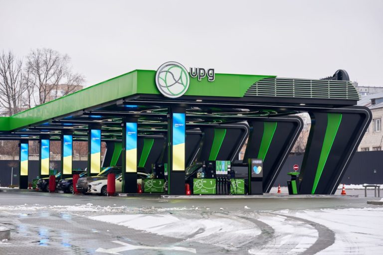 15 смартфонів iPhone та 15 000 000 бонусів дарує АЗК UPG в межах національної акції «Бонуси-конуси»