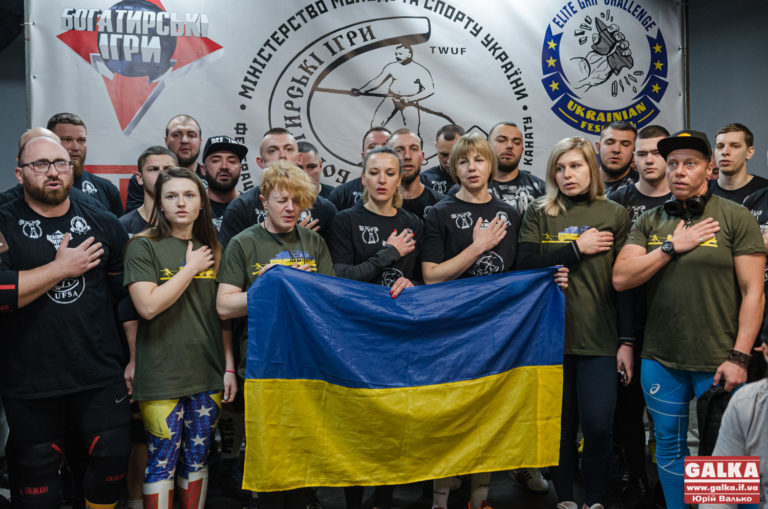 У Франківську богатирі та богатирки змагалися, хто сильніший в Україні (ФОТОРЕПОРТАЖ)