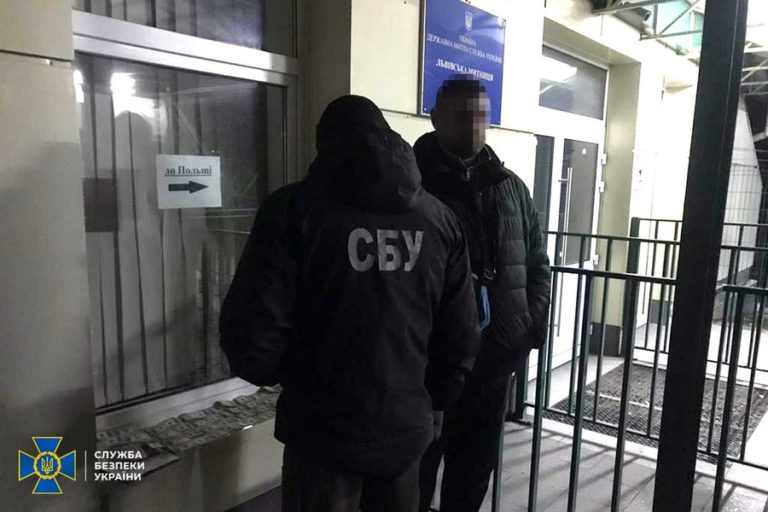СБУ викрила двох прикарпатців, які за $3500 допомагали тікати від армії (ФОТО)