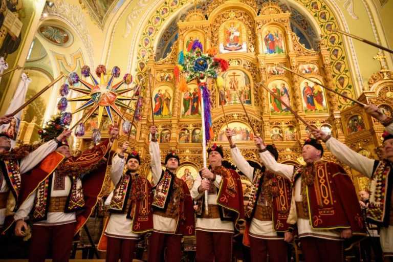 В Івано-Франківську урочисто відкрили   Міжнародний фестиваль «Коляда на Майзлях» (ФОТО)
