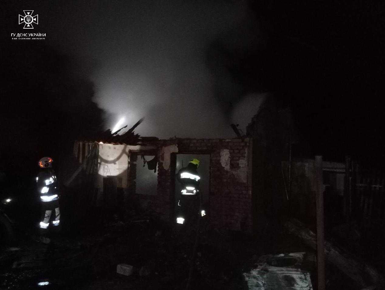 У Тисменичанах на місці пожежі виявили тіло чоловіка (ФОТОФАКТ)