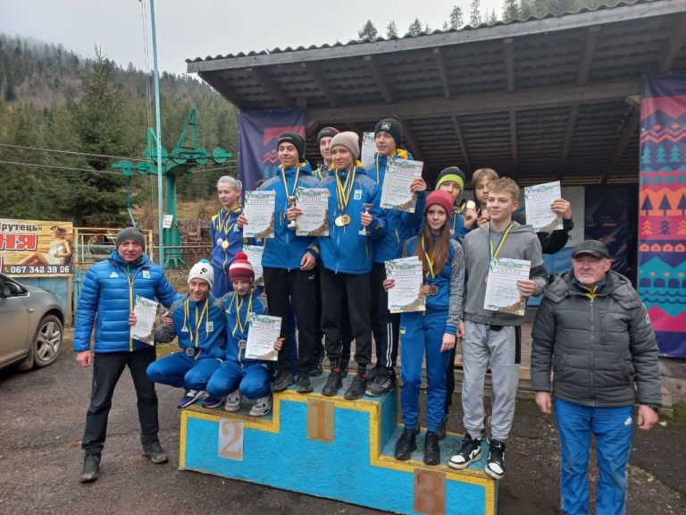 Юні прикарпатці вибороли першість чемпіонату України зі стрибків на лижах з трампліна (ФОТО)