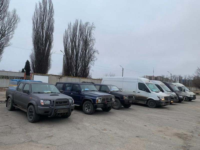 Три авто і чотири буси з допомогою відправили з Богородчан бійцям на фронт (ФОТО)
