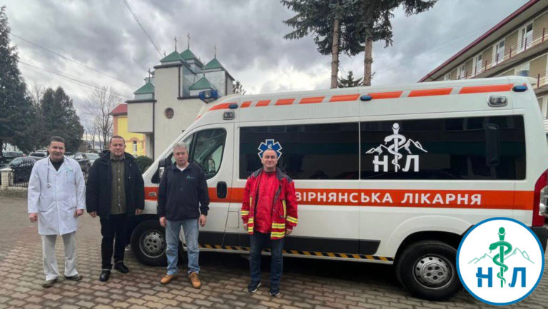 Італійські волонтери подарували карету “швидкої” лікарні на Франківщині (ФОТО)