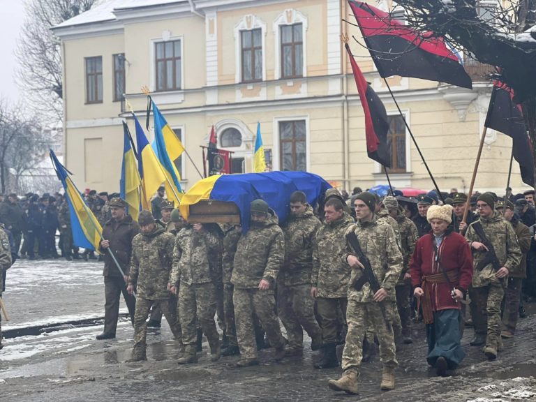 У Коломиї попрощалися з Героєм України Мирославом Симчичем (ФОТО)