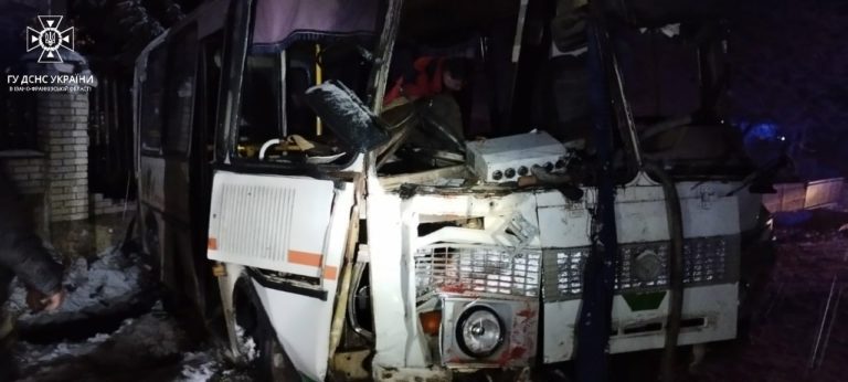 На Калущині пасажирський автобус потрапив у ДТП: є постраждалий (ФОТО)